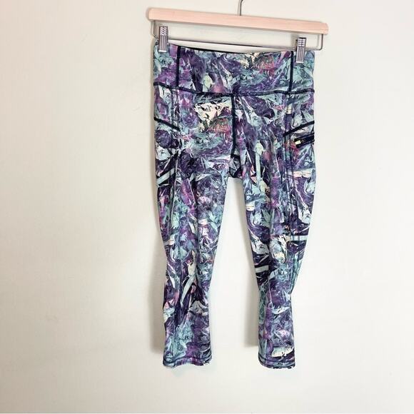Lululemon Athletica Cropped Workout Leggings Woman's size 4 Multicolor - Picture 1 of 9